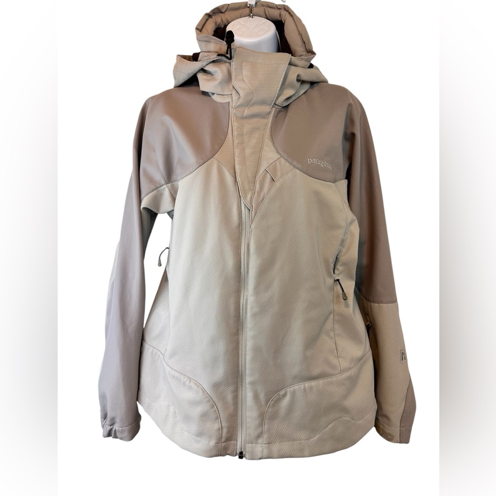 Patagonia Women’s Medium Light Gray Rain Jacket Warm Hooded Spring Fall